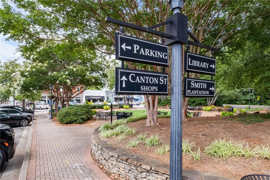 Roswell, Georgia 30075, United States, 5 Bedrooms Bedrooms, ,4 BathroomsBathrooms,Residential,Active,240853