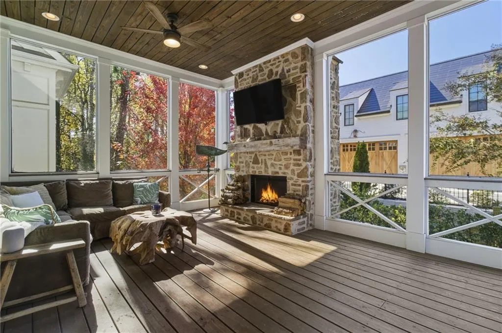 Roswell, Georgia 30075, United States, 5 Bedrooms Bedrooms, ,4 BathroomsBathrooms,Residential,Active,240853