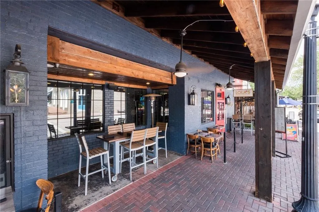 Roswell, Georgia 30075, United States, 5 Bedrooms Bedrooms, ,4 BathroomsBathrooms,Residential,Active,240853