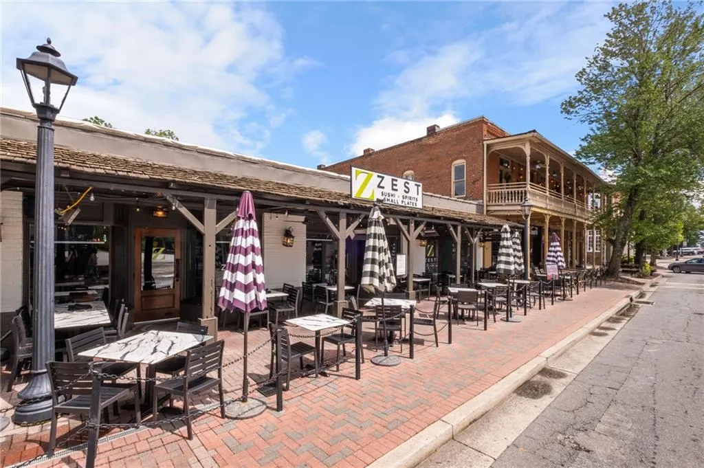 Roswell, Georgia 30075, United States, 5 Bedrooms Bedrooms, ,4 BathroomsBathrooms,Residential,Active,240853