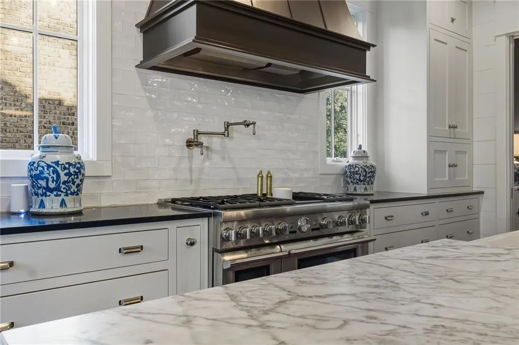 Roswell, Georgia 30075, United States, 5 Bedrooms Bedrooms, ,4 BathroomsBathrooms,Residential,Active,240853