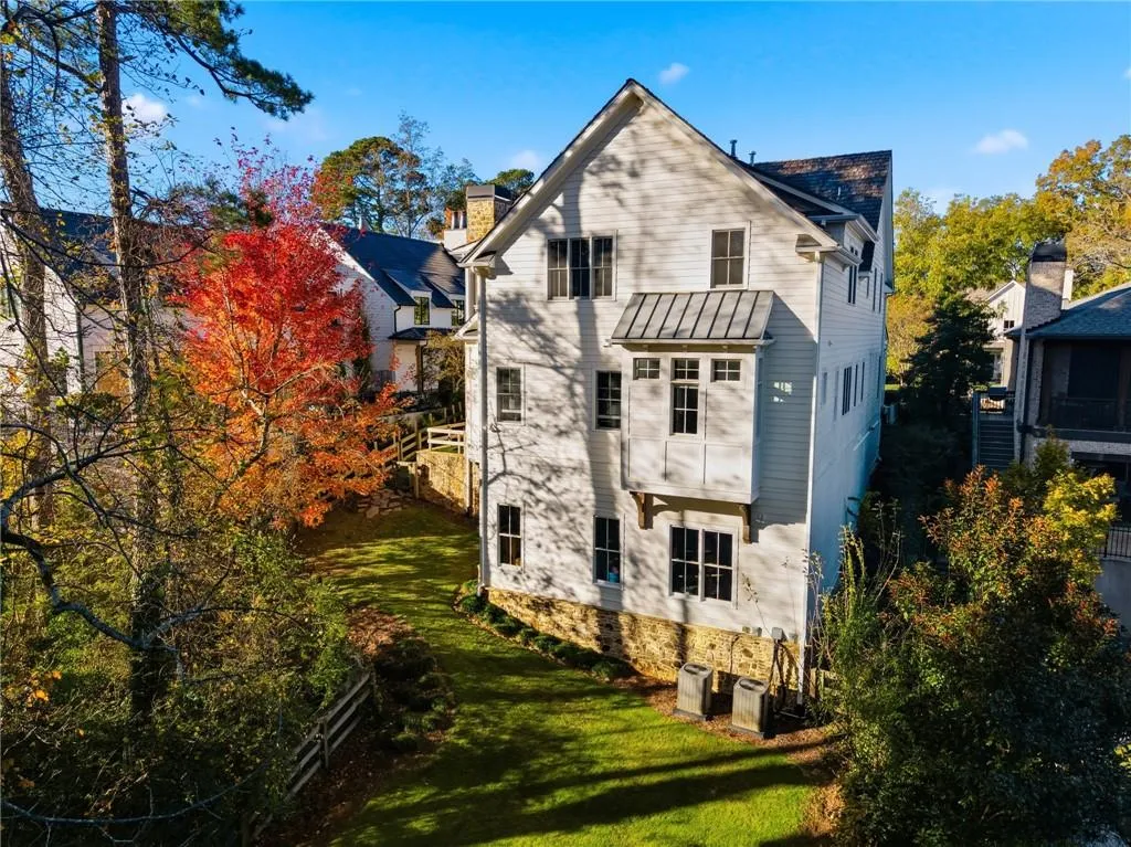 Roswell, Georgia 30075, United States, 5 Bedrooms Bedrooms, ,4 BathroomsBathrooms,Residential,Active,240853