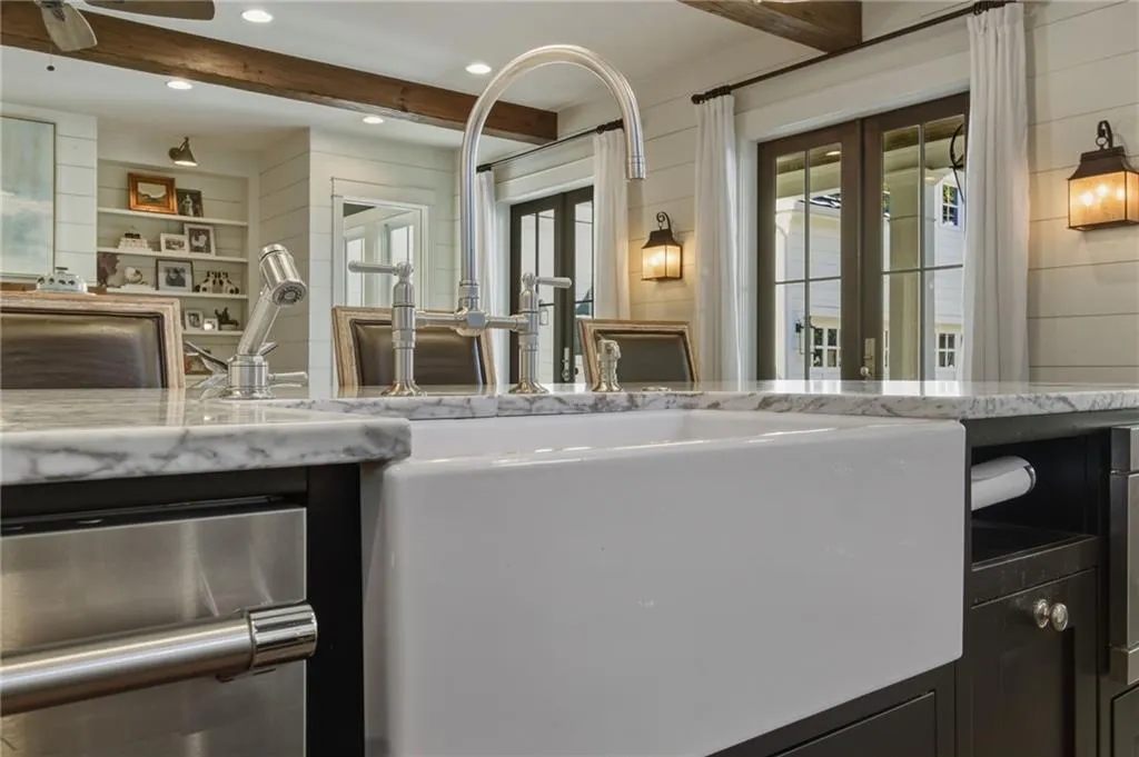 Roswell, Georgia 30075, United States, 5 Bedrooms Bedrooms, ,4 BathroomsBathrooms,Residential,Active,240853