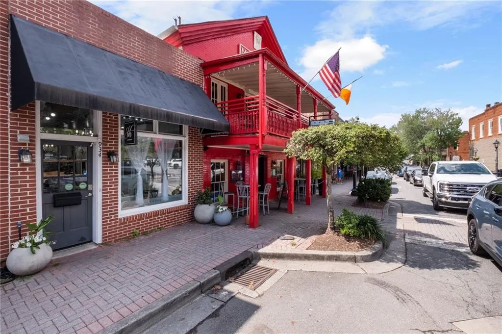 Roswell, Georgia 30075, United States, 5 Bedrooms Bedrooms, ,4 BathroomsBathrooms,Residential,Active,240853