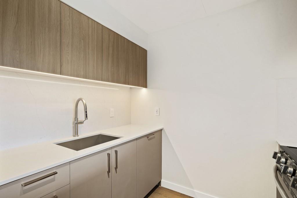 2460 Peachtree Road NE 904