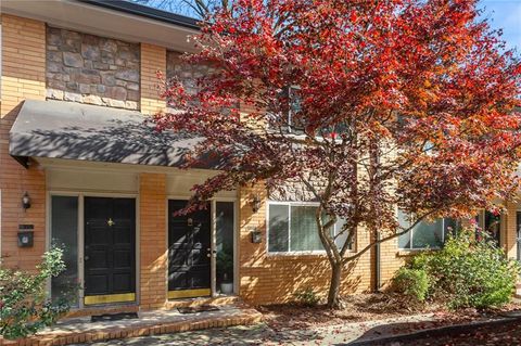 Townhouse For Sale - 120 Biscayne Drive #B3<br/> Atlanta, GA 30309