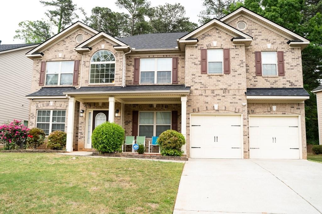 A must see. A beautiful well maintained home in Snellville. Home features 6 bedrooms and 4 baths boasting over 3,000 square feet. Bedroom on main can be used as a office or guest bedroom. A huge master with sitting room and large closet. Spacious secondary bedrooms. Ground floor features large formal living and family room, kitchen with island, granite countertop and stainless steel appliances. Enjoy private fenced backyard. Close to shopping, schools and parks.