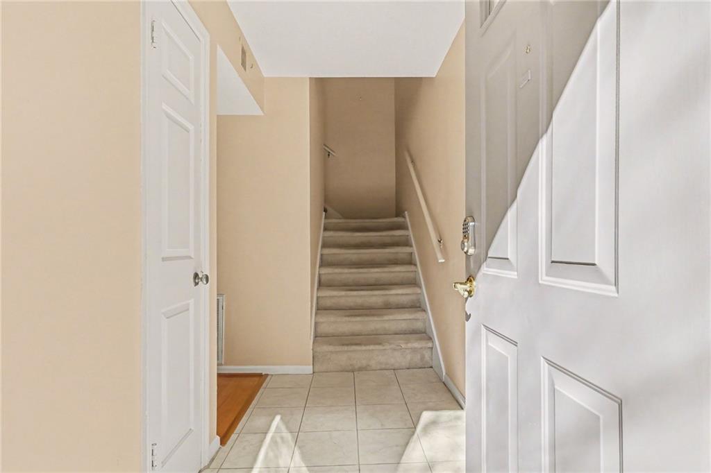 2335 Northlake Court NE