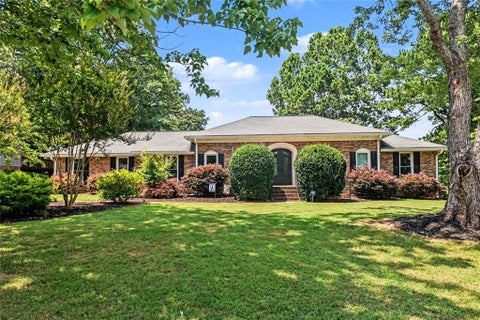Homes For Sale - 410 Saddle Lake Drive<br/> Roswell, GA 30076