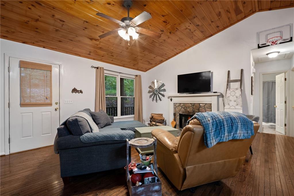 8 White Oak Knoll