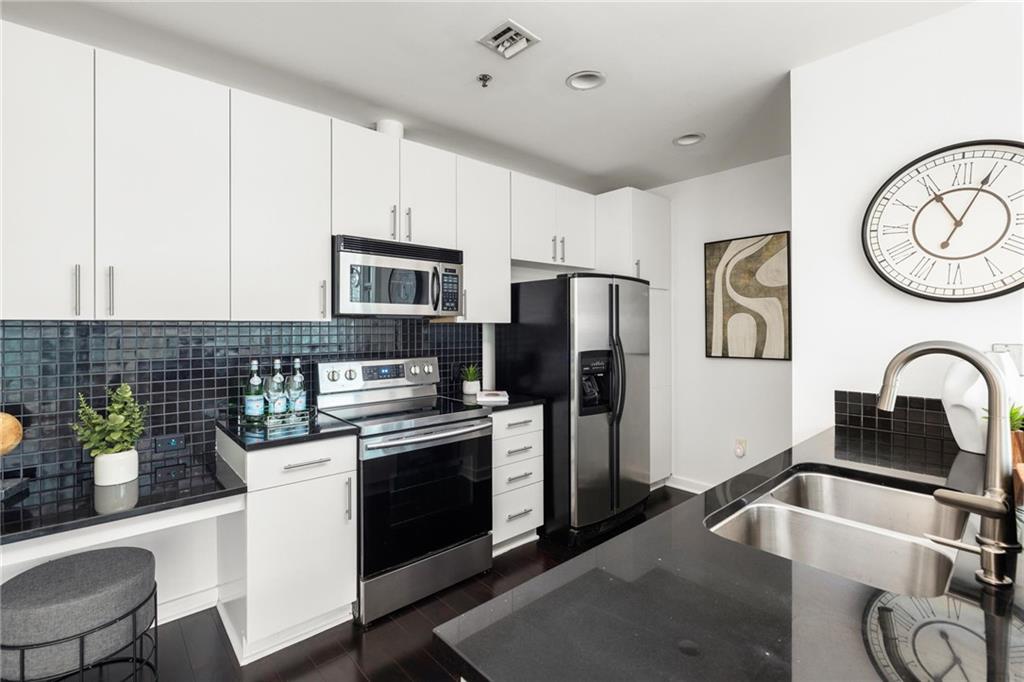 923 Peachtree Street NE 1238