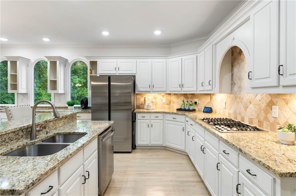 790 Thornberry Drive, Alpharetta, Georgia image 11