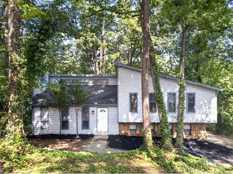 Homes For Sale - 9759 Greenside Way<br/> Douglasville, GA 30135
