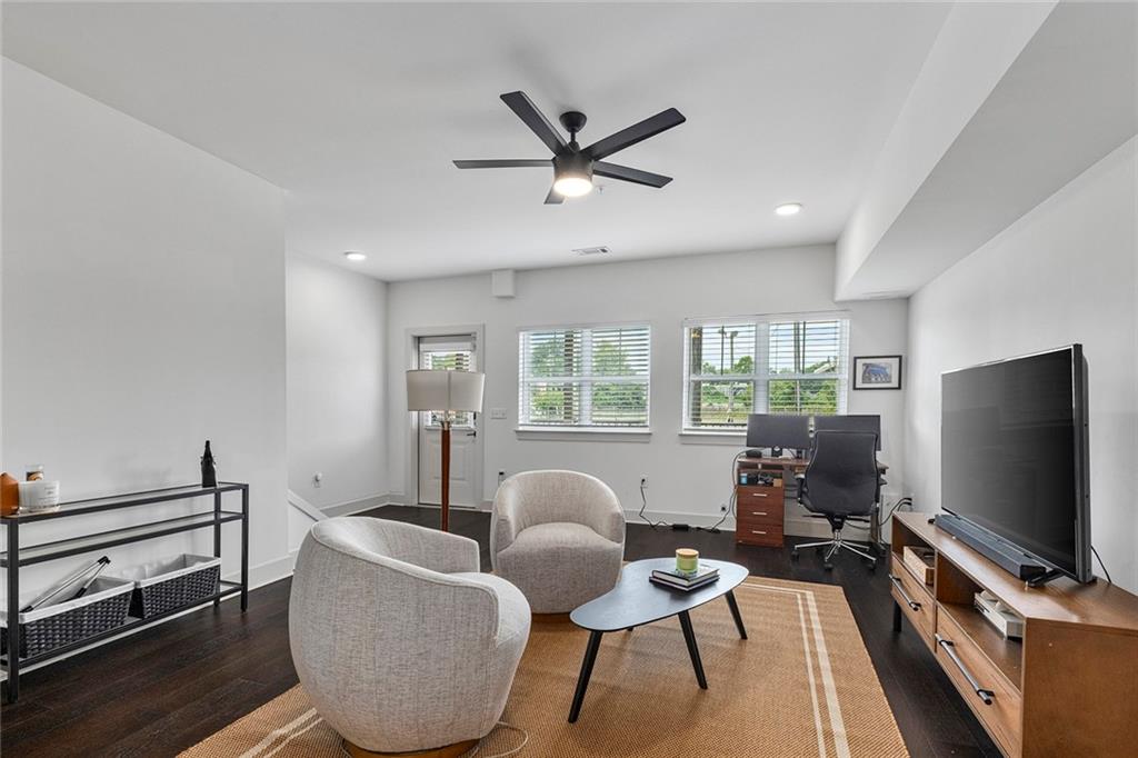 764 Memorial - Residential