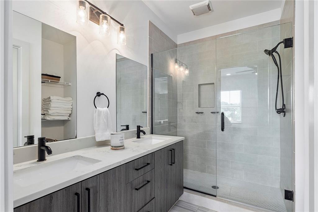 764 Memorial - Residential