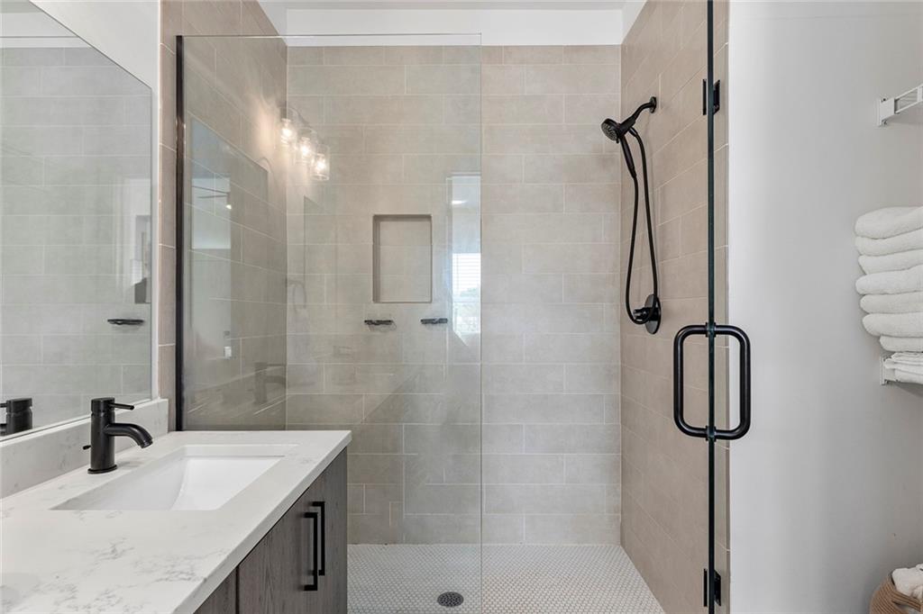 764 Memorial - Residential