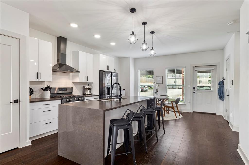 764 Memorial - Residential