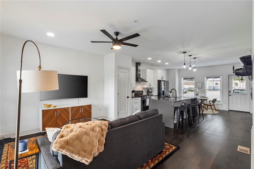 764 Memorial - Residential