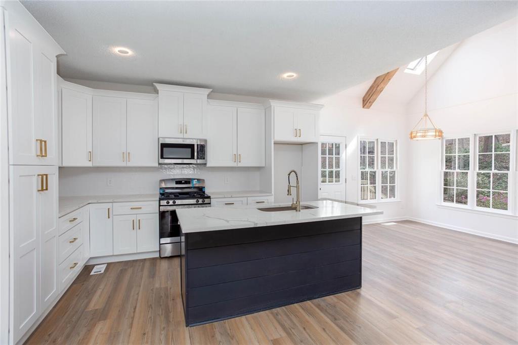 3999 Southbrook Ct NW