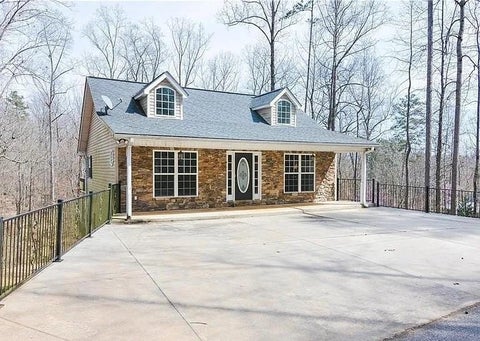 Homes For Sale - 825 Rue Fluer De Lis<br/> Lavonia, GA 30553