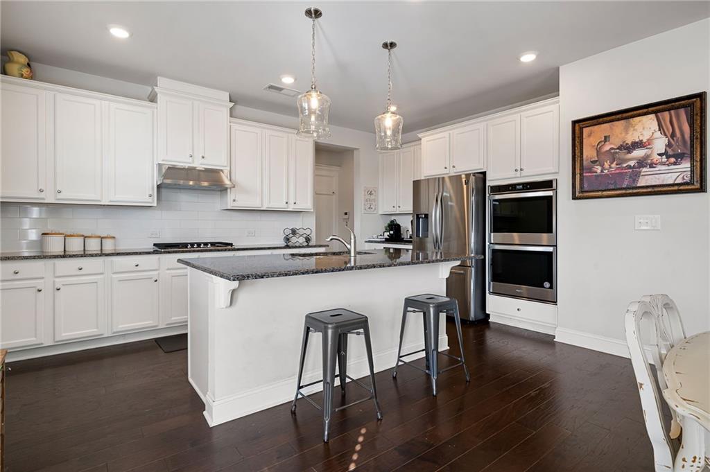 2097 Yvette Way