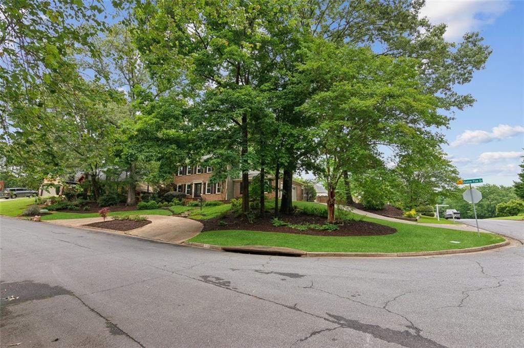 9800 Woodfall Drive, Roswell, Georgia image 25