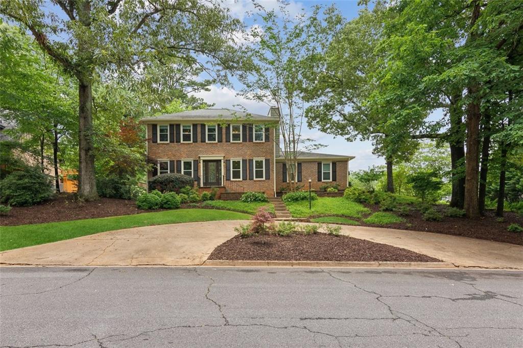 9800 Woodfall Drive, Roswell, Georgia image 2