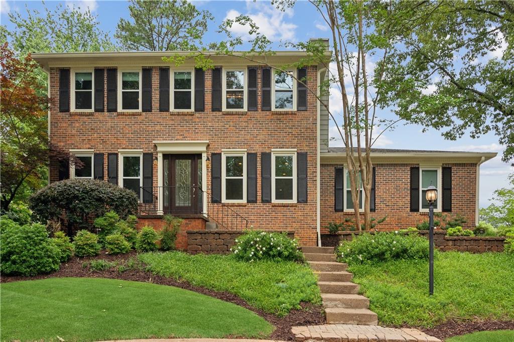 9800 Woodfall Drive, Roswell, Georgia image 1