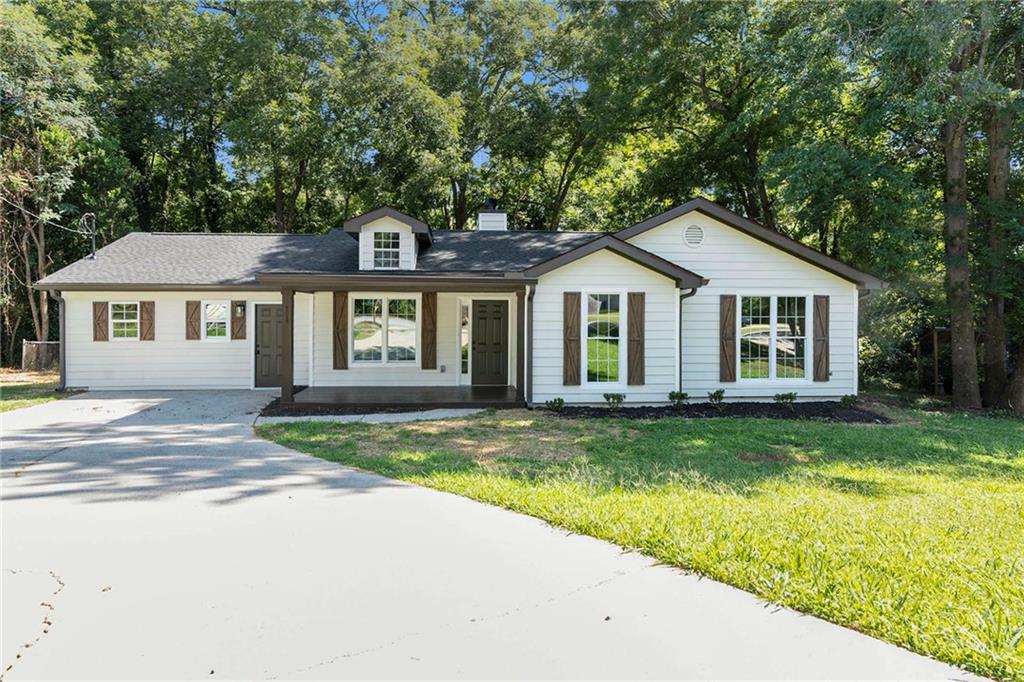 This beautifully updated ranch sits on a spacious 0.42-acre lot in McDonough’s Carsons Creek neighborhood. Featuring new flooring throughout, a modern kitchen with stainless steel appliances, and fully renovated bathrooms, this home is move-in ready. The open-concept layout offers bright living spaces, a cozy fireplace, and generously sized bedrooms. Enjoy a large backyard featuring a brand new deck, perfect for entertaining. Conveniently located near I-75, downtown McDonough, schools, shopping, and more.
Don’t miss this turnkey opportunity schedule your showing today!