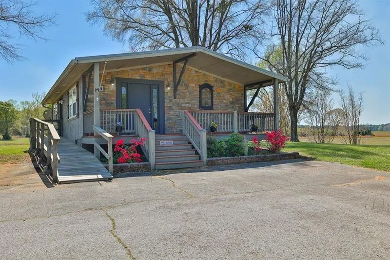 Greenville, Georgia 30222, United States, ,Commercial,Active,61758