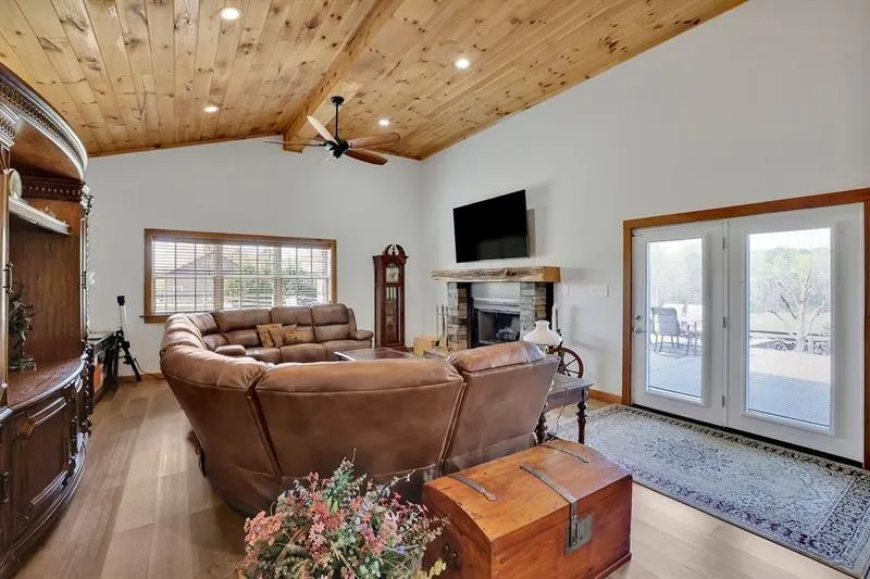 Greenville, Georgia 30222, United States, ,Commercial,Active,61758