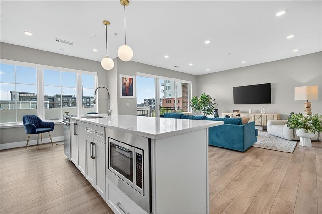 22 Airline Street PH 403