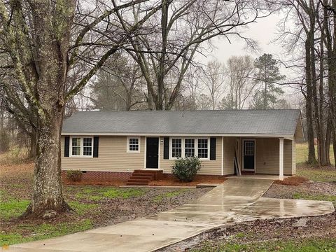 1084 Futral Road Griffin GA 30224