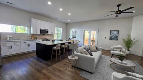 2152 Castlewood Street East Point GA 30344