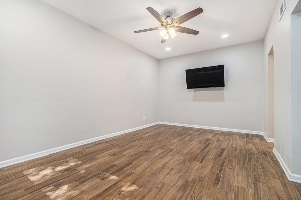 343 8th Street NE T2