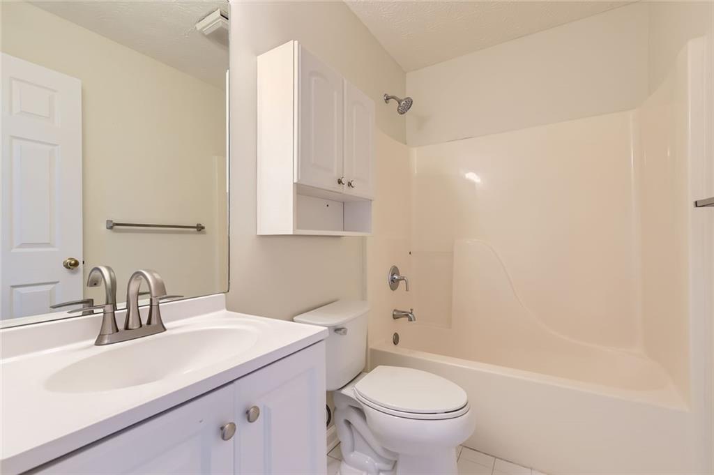 534 Creekstone Drive, Jonesboro, Georgia image 24