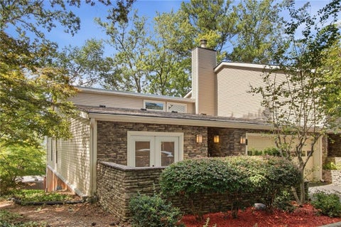 Townhouse For Sale - 64 Basswood Circle<br/> Sandy Springs, GA 30328