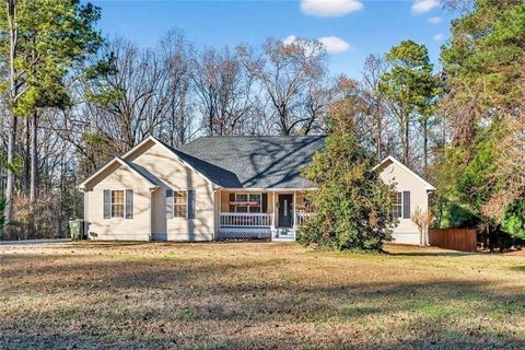 Homes For Sale - 408 Strathmore Drive<br/> Sharpsburg, GA 30277