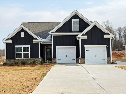 Homes For Sale - 130 Classic Overlook<br/> Homer, GA 30547