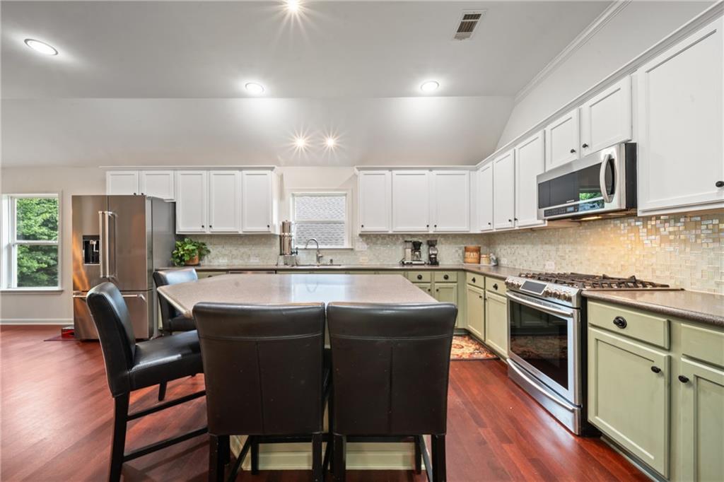594 Longwood Place