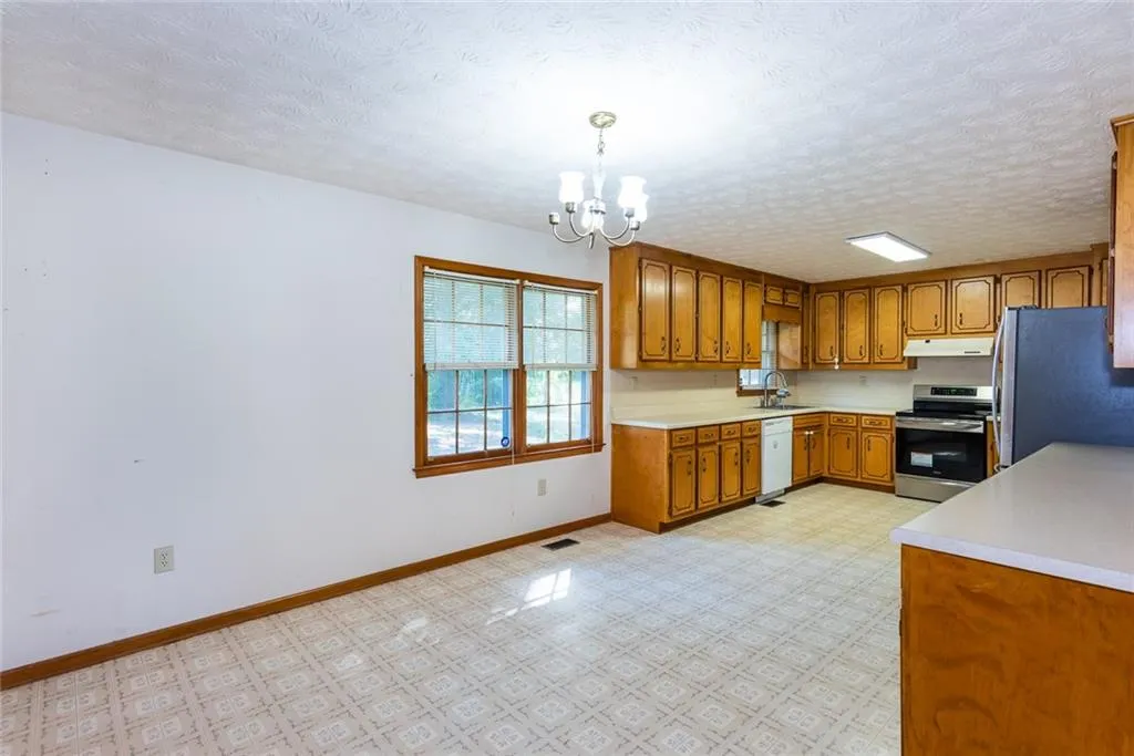 Covington, Georgia 30016, United States, 3 Bedrooms Bedrooms, ,2 BathroomsBathrooms,Residential,Active,215583