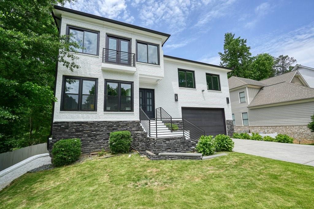 2804 Skyland Drive NE