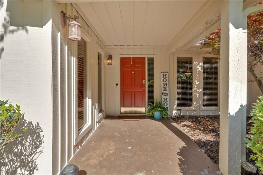 30 Sweetwood Court, Roswell, Georgia image 2