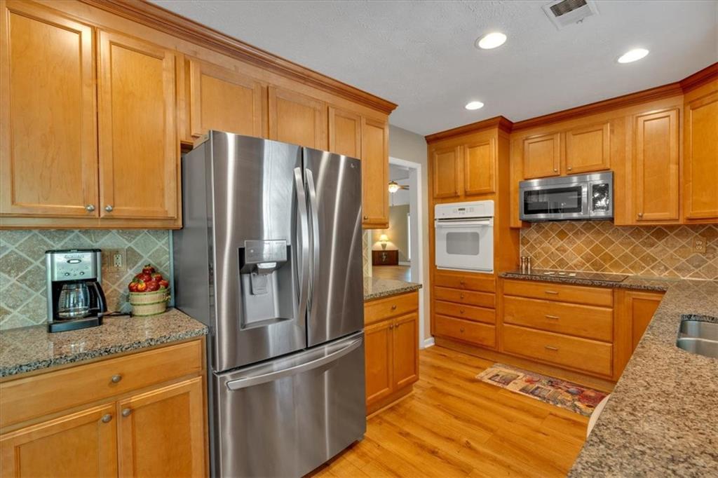 30 Sweetwood Court, Roswell, Georgia image 11