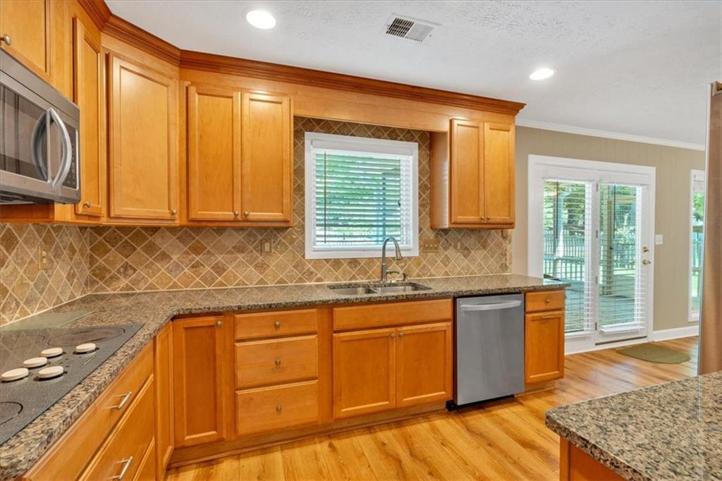 30 Sweetwood Court, Roswell, Georgia image 9
