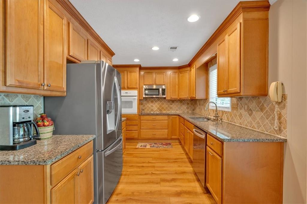 30 Sweetwood Court, Roswell, Georgia image 8