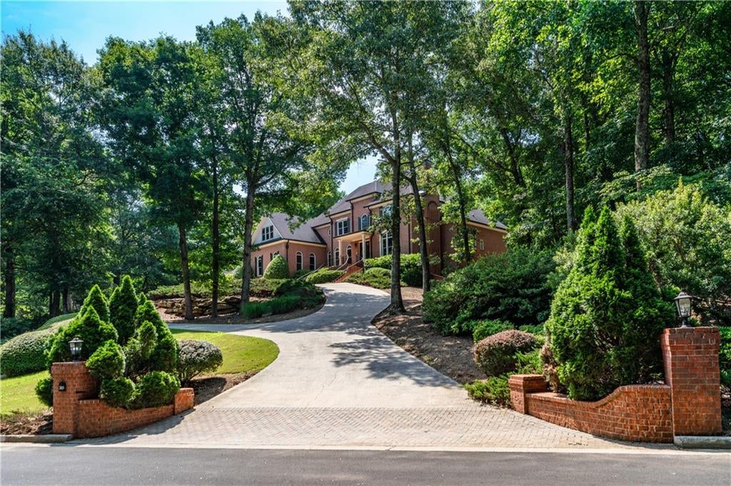2115 Tee Drive