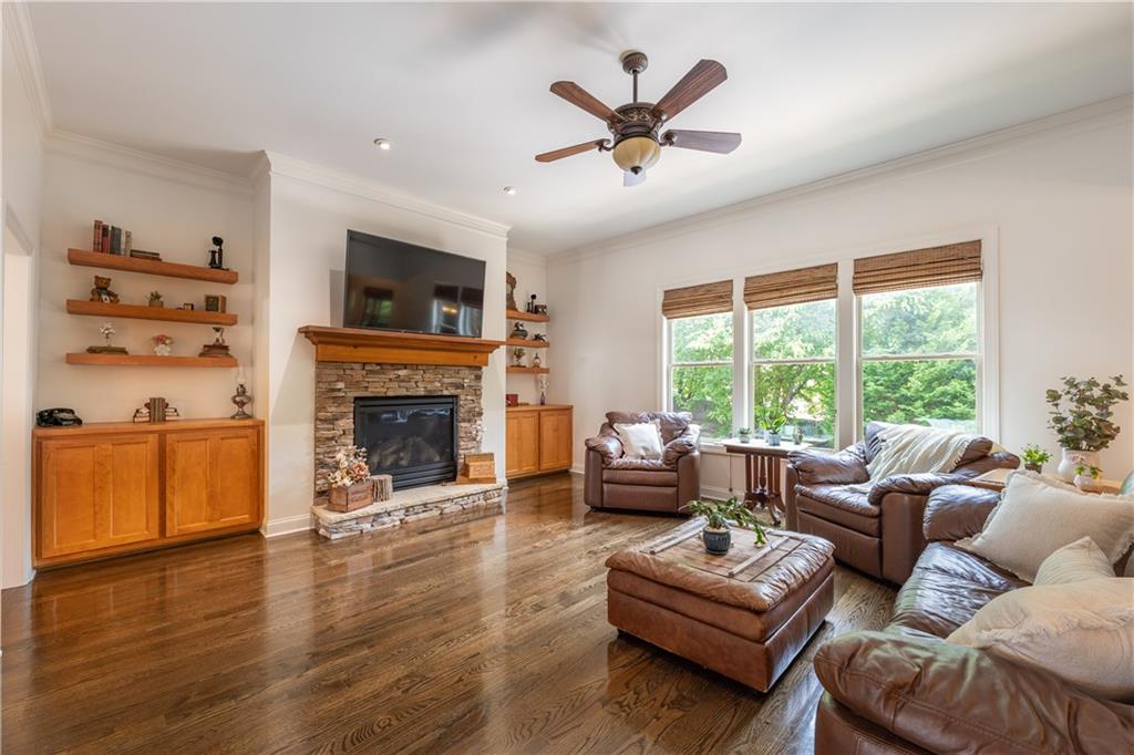 200 Glenview Court