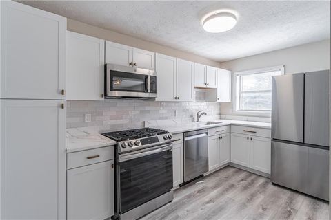 Condo For Sale - 810 River Mill Circle<br/> Roswell, GA 30075