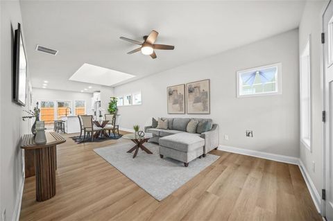 395 W LAKE Avenue NW Atlanta GA 30318